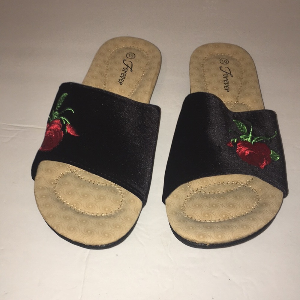 ❤️Roses Are Red Sandals❤️